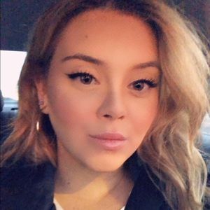 Meet your Posher, Danielle